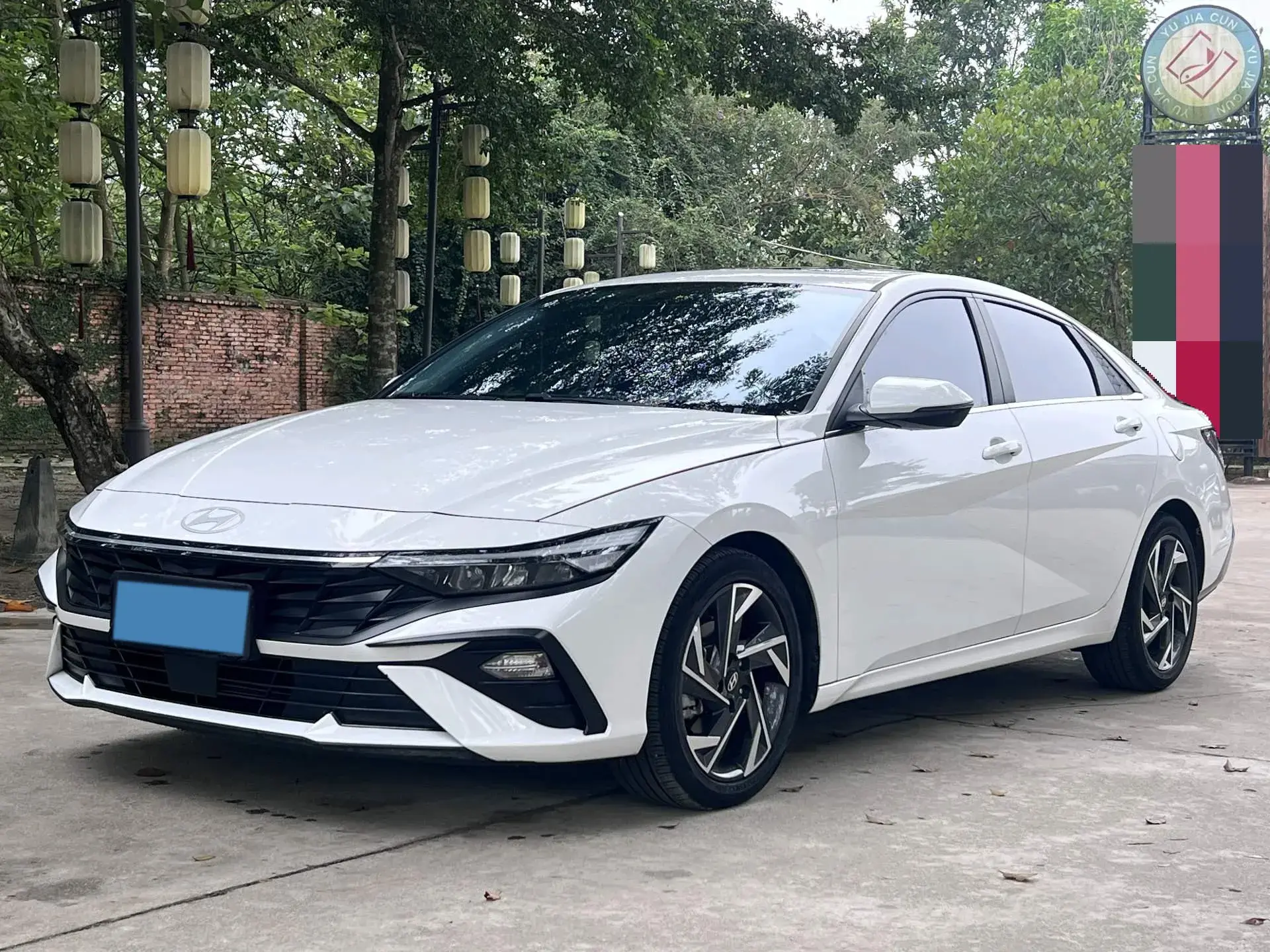 2022 HYUNDAI ELANTRA view 1