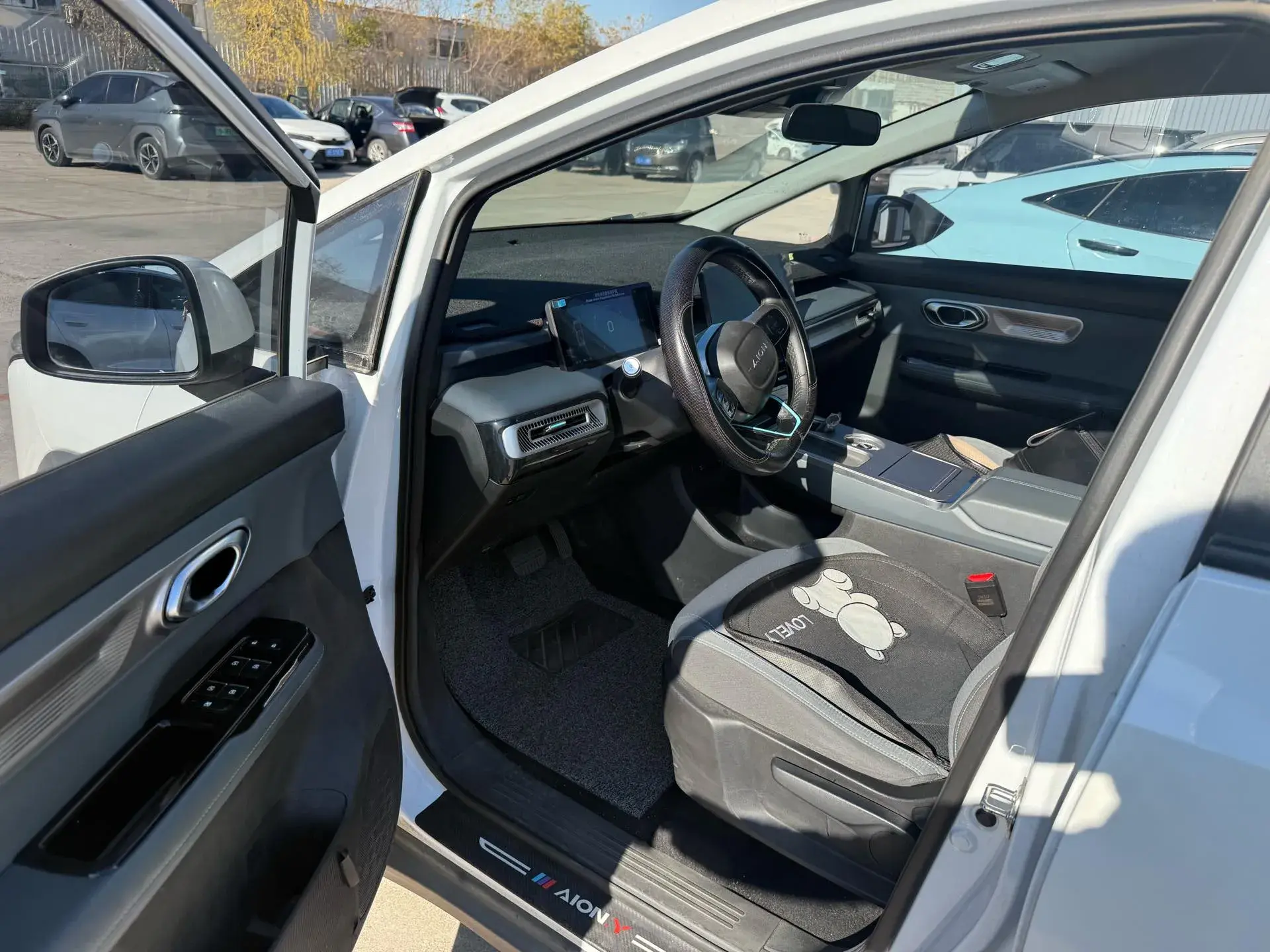 2023 AION Y thumbnail 4