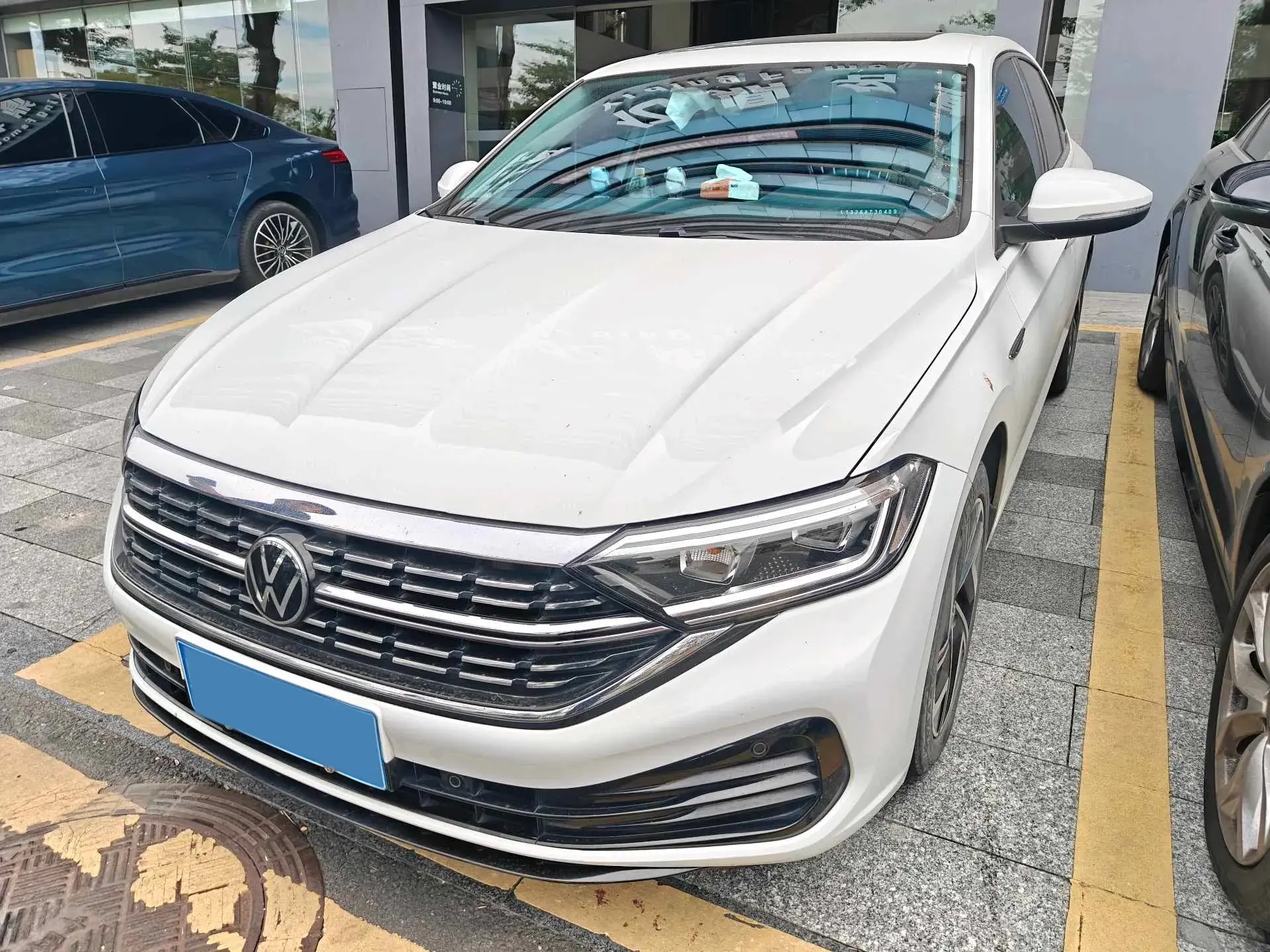 2023 VOLKSWAGEN SAGITAR view 1