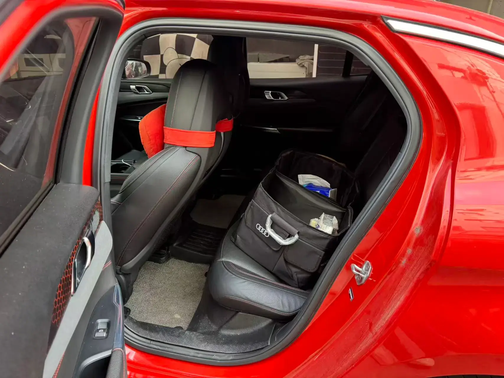 2018 LYNK&CO 03 thumbnail 4