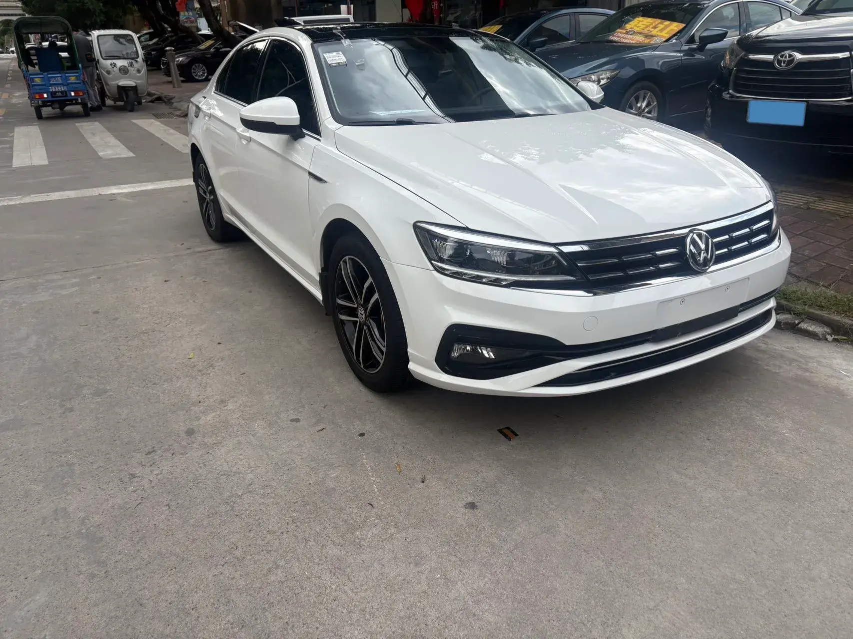 2019 VOLKSWAGEN LAMANDO thumbnail 2
