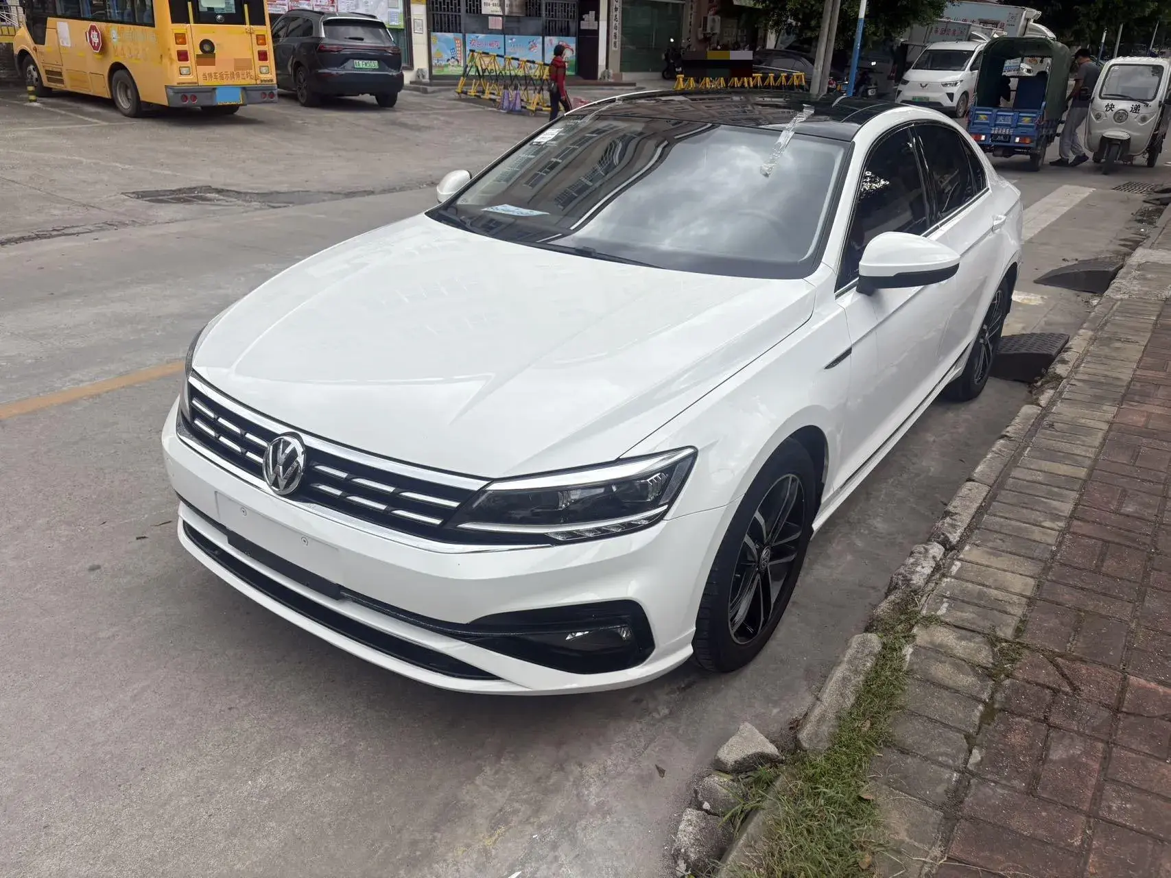 2019 VOLKSWAGEN LAMANDO view 1