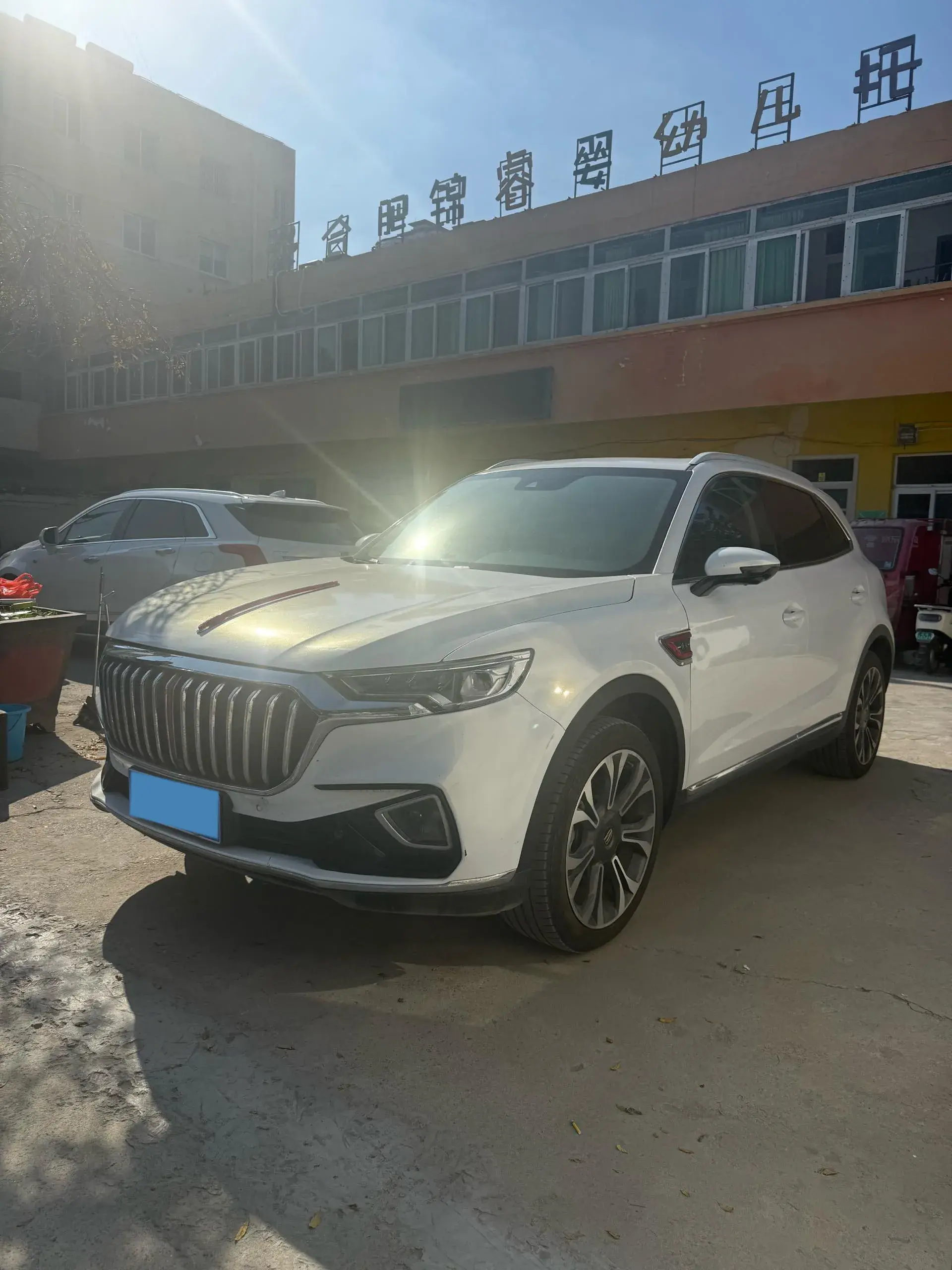 2019 HONGQI HS5 view 1