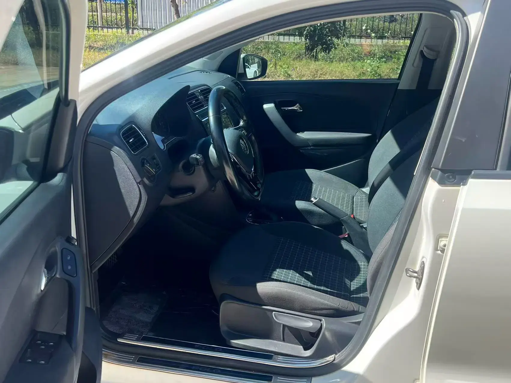 2018 VOLKSWAGEN POLO thumbnail 4