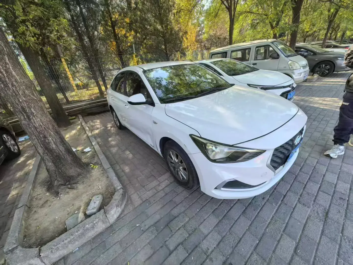 2017 HYUNDAI CELESTA thumbnail 3