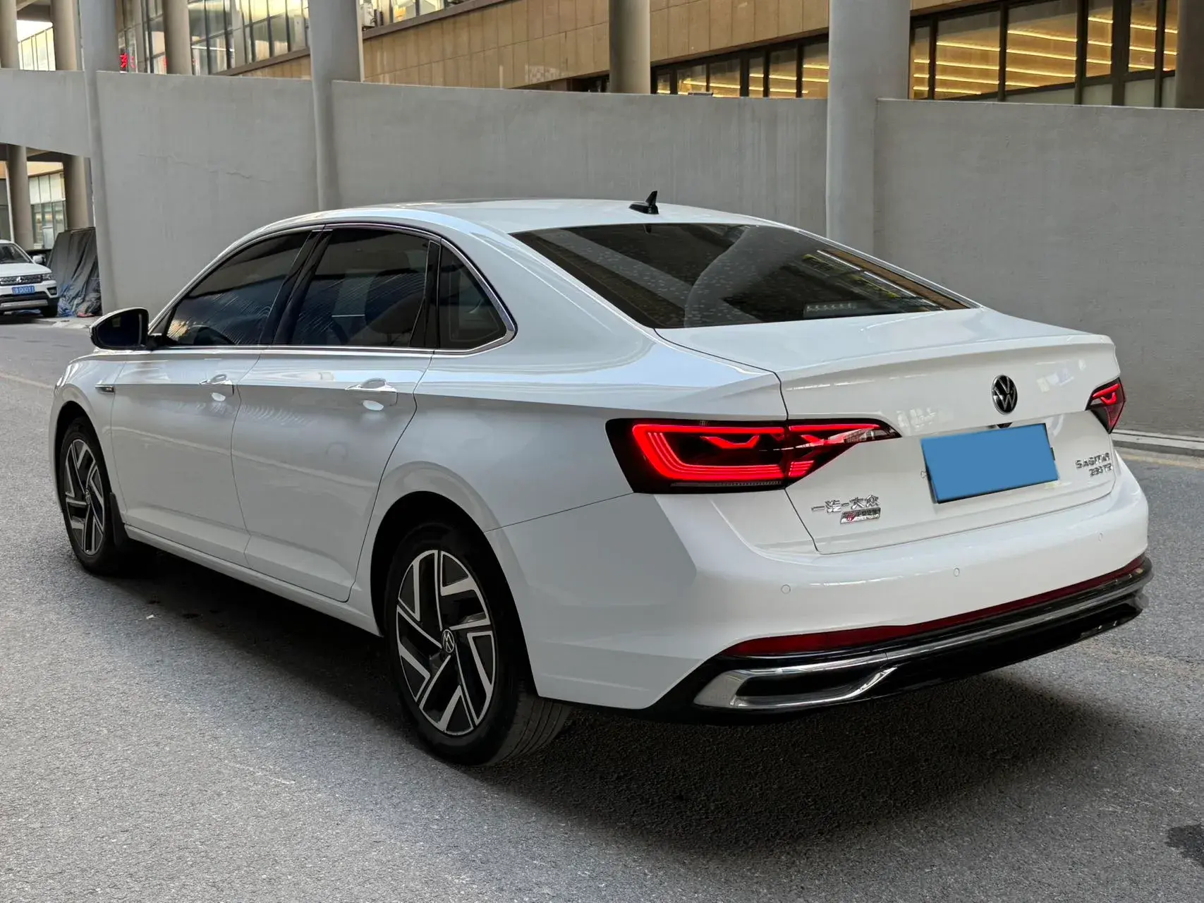 2023 VOLKSWAGEN SAGITAR thumbnail 4