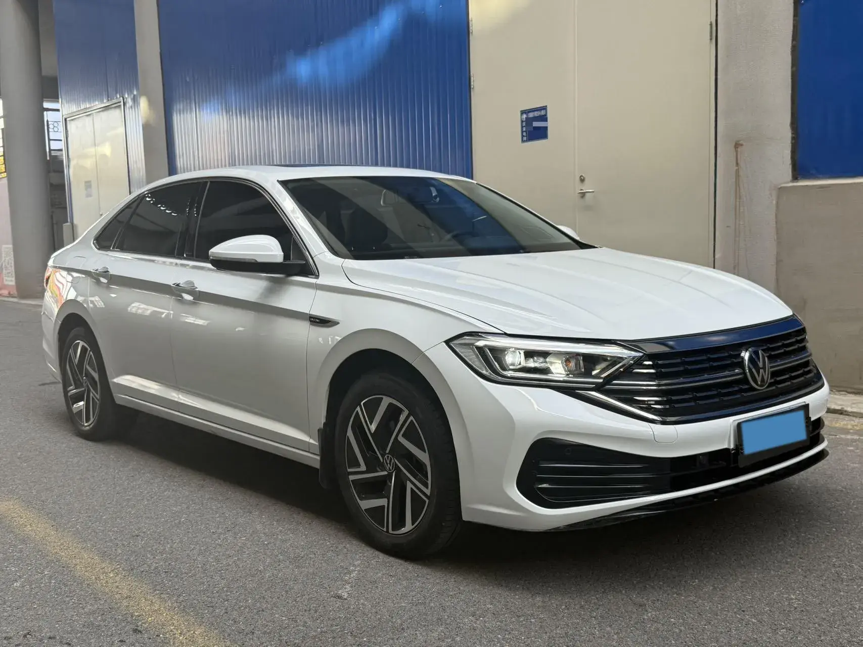 2023 VOLKSWAGEN SAGITAR thumbnail 3