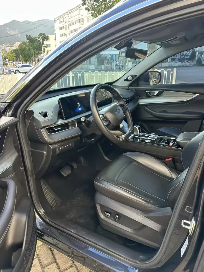 2022 Chery Tiggo 8 Plus 1.6T 197HP L4 7DCT,autocango,china used car exporter,china ev exporter,chinese used car exporter,chinese used ev exporter