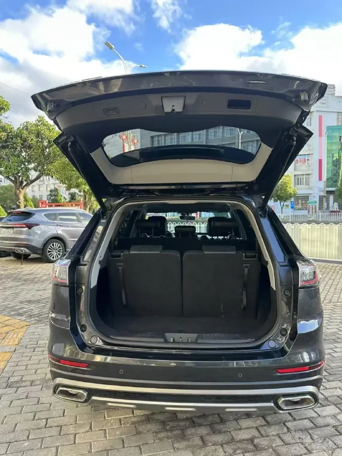 2022 Chery Tiggo 8 Plus 1.6T 197HP L4 7DCT,autocango,china used car exporter,china ev exporter,chinese used car exporter,chinese used ev exporter