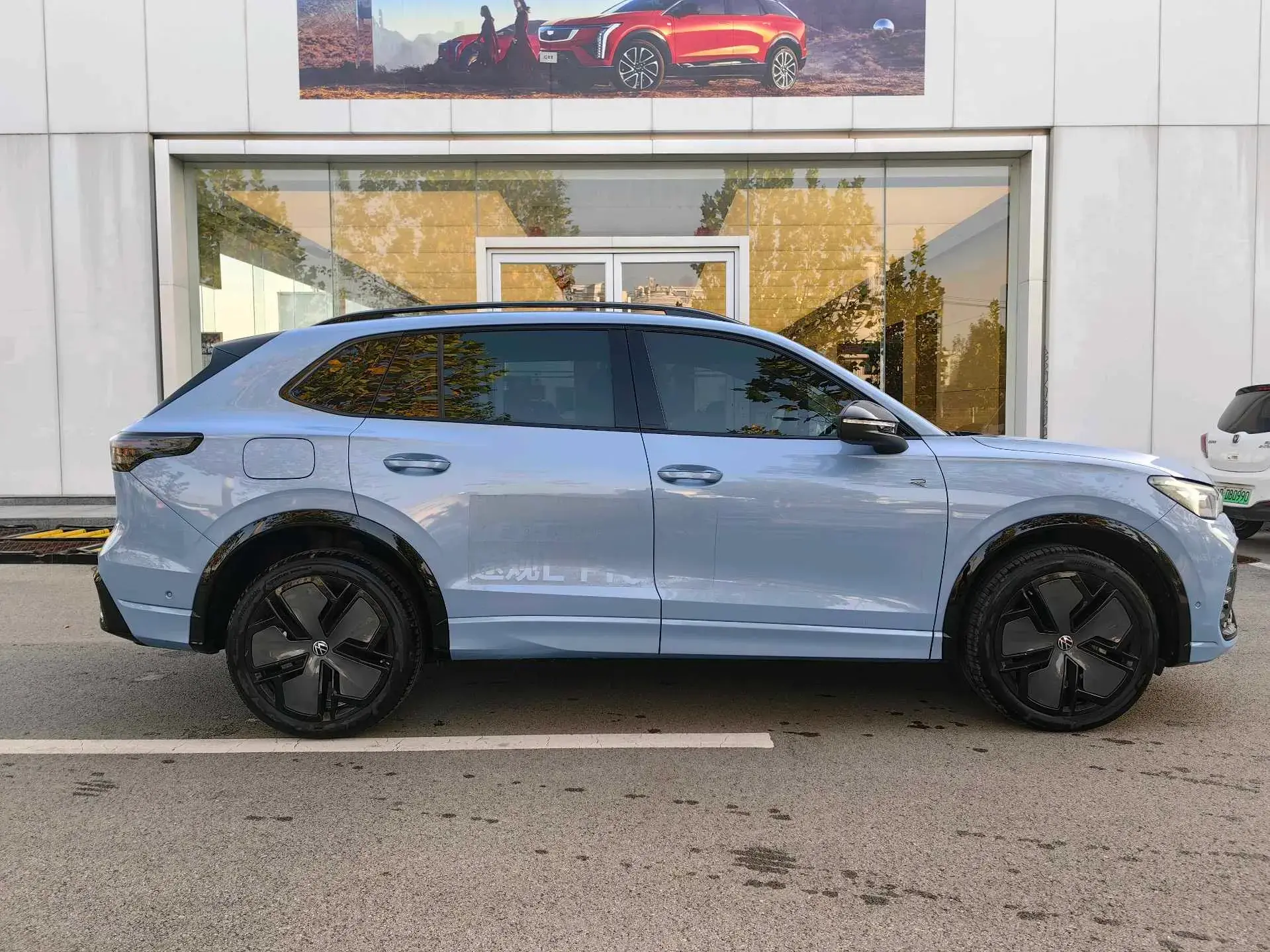 2024 VOLKSWAGEN TIGUAN thumbnail 4