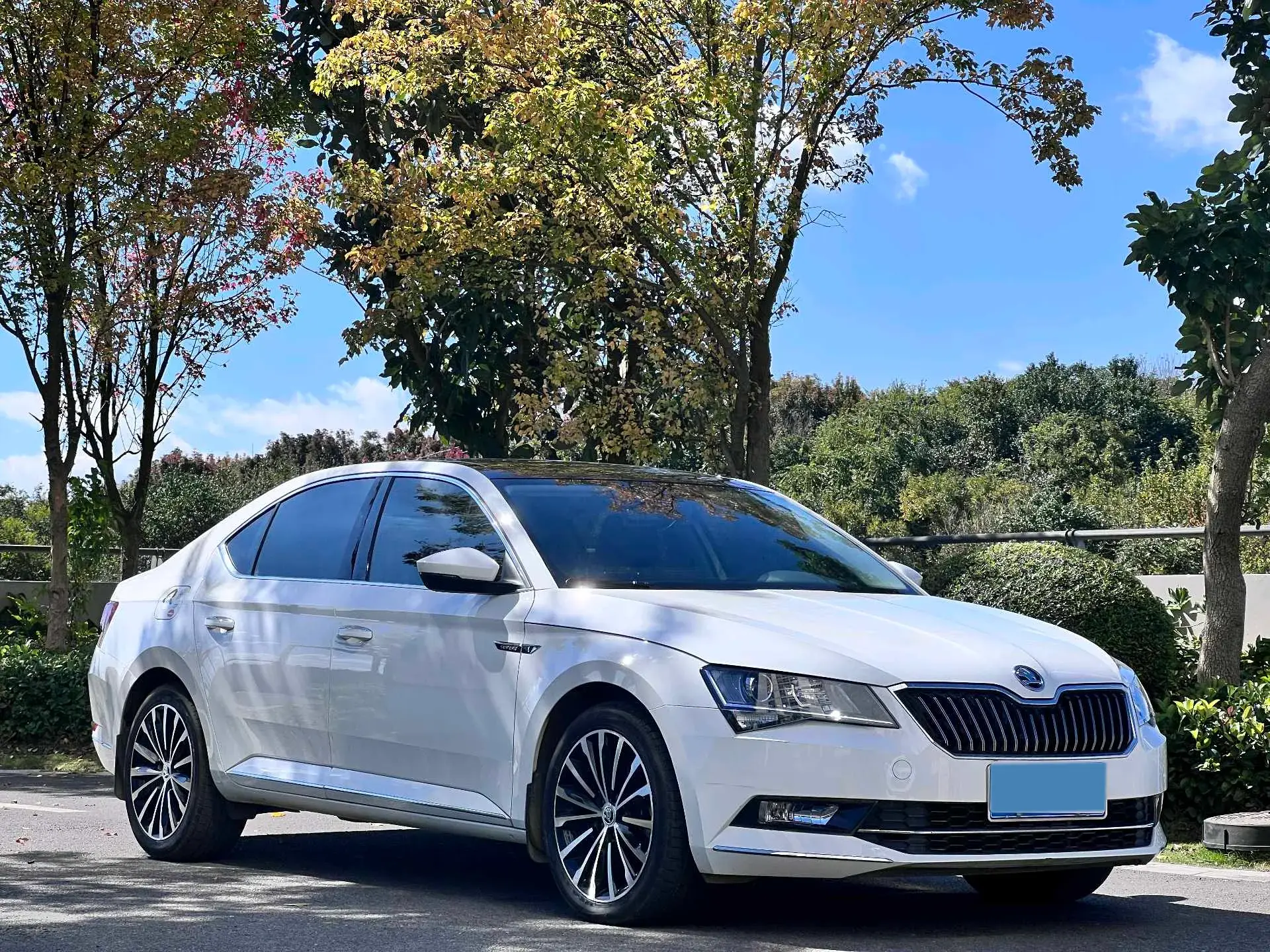 2018 SKODA SUPERB thumbnail 3