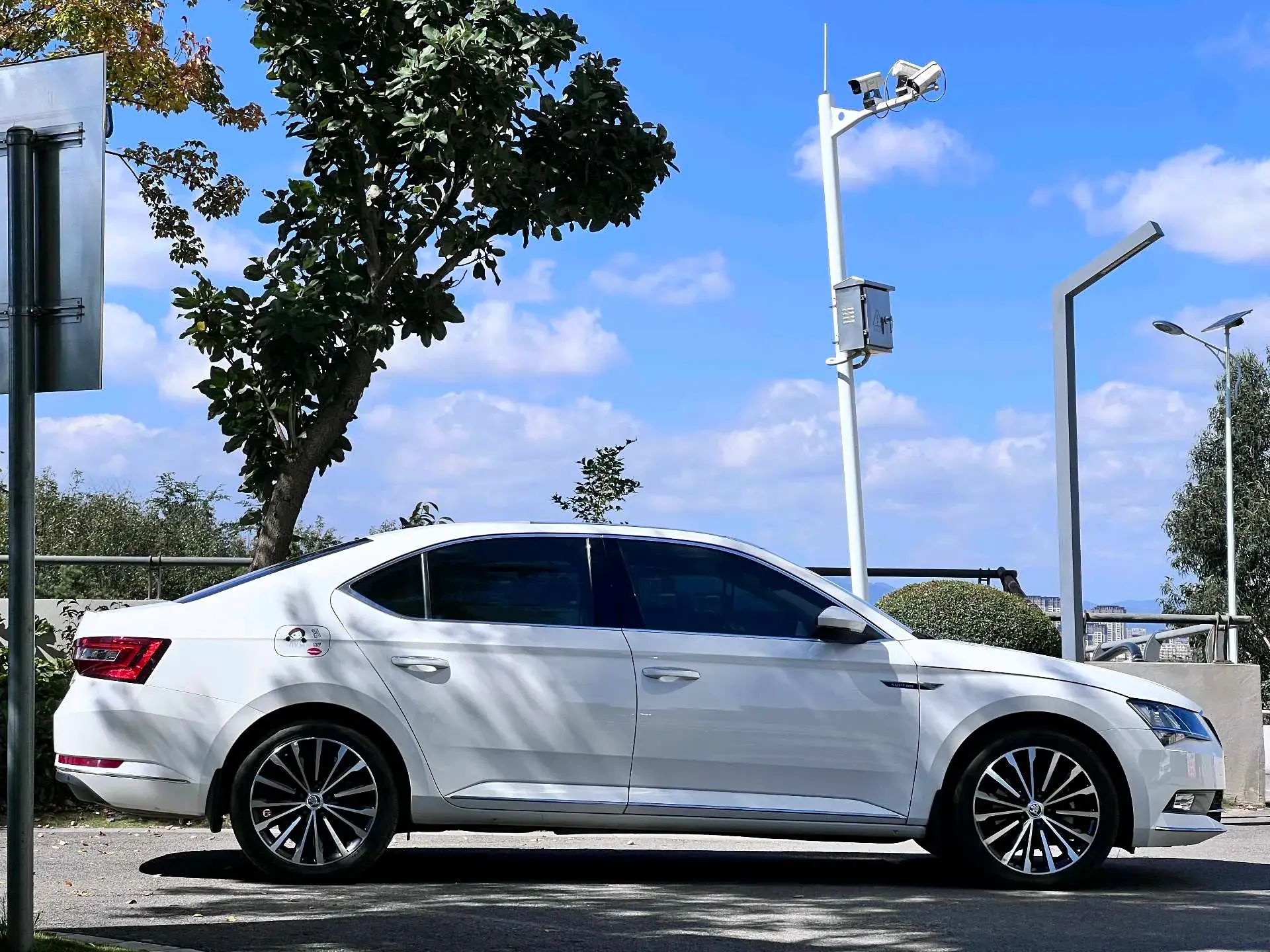 2018 SKODA SUPERB thumbnail 4