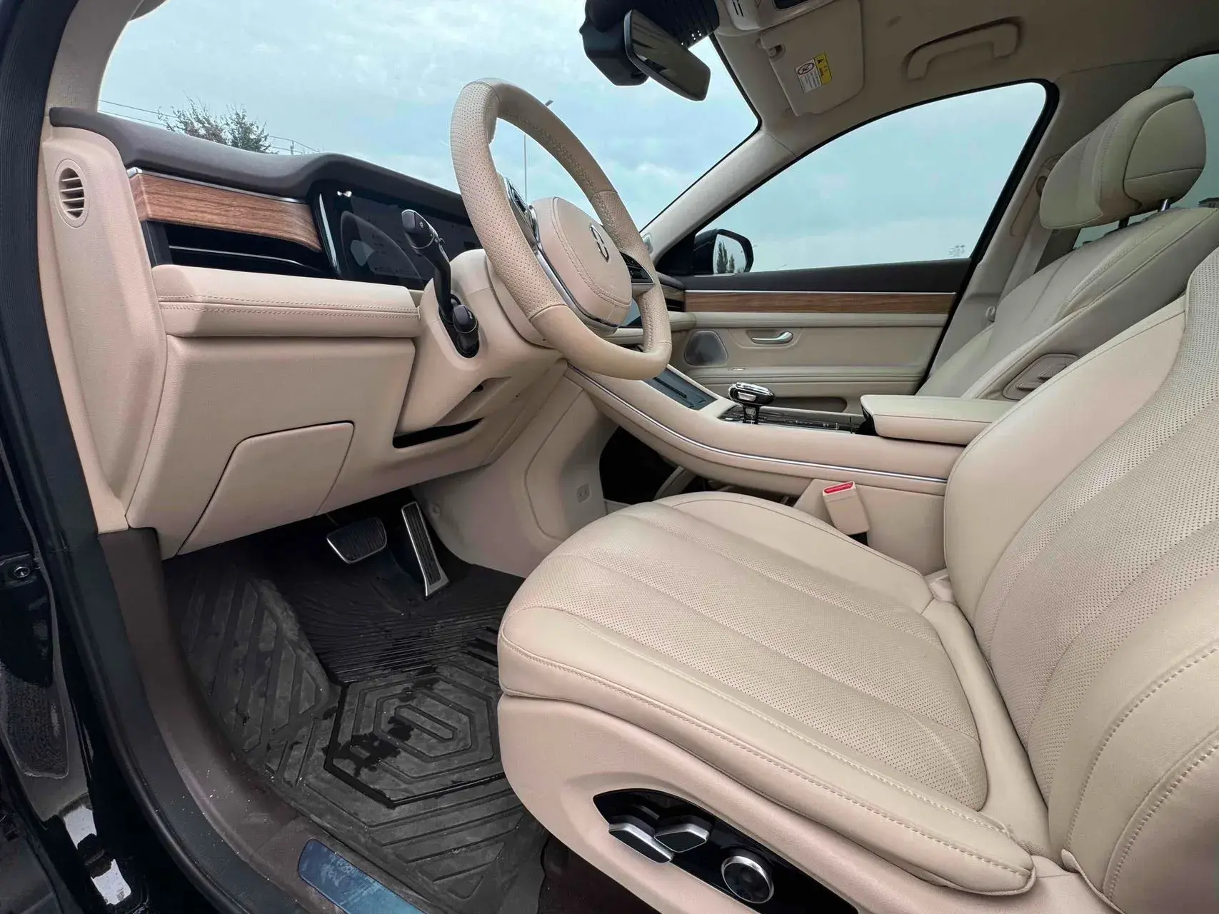 2024 AITO AITO thumbnail 4