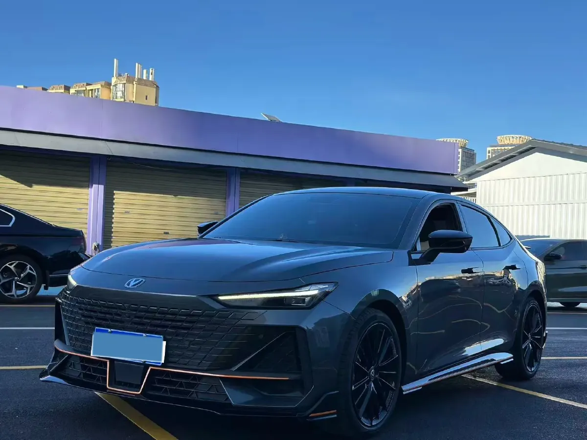 2022 ChangAn UNI-V 1.5T 188HP L4 7DCT,autocango,china used car exporter,china ev exporter,chinese used car exporter,chinese used ev exporter