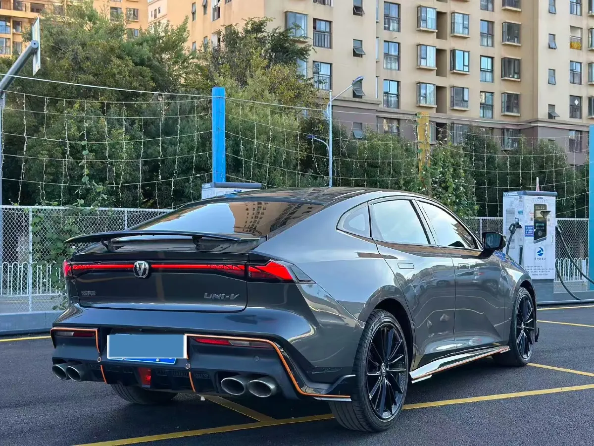 2022 ChangAn UNI-V 1.5T 188HP L4 7DCT,autocango,china used car exporter,china ev exporter,chinese used car exporter,chinese used ev exporter