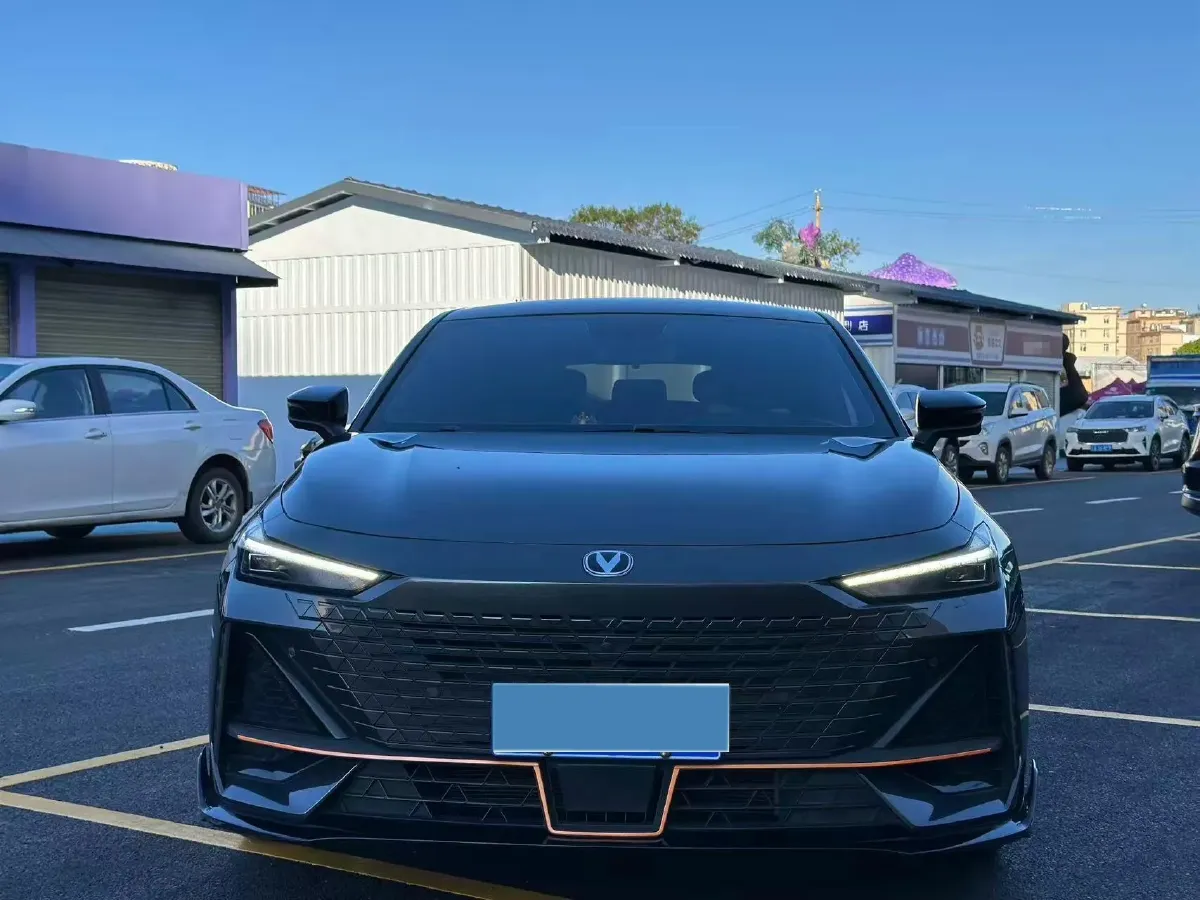 2022 ChangAn UNI-V 1.5T 188HP L4 7DCT,autocango,china used car exporter,china ev exporter,chinese used car exporter,chinese used ev exporter