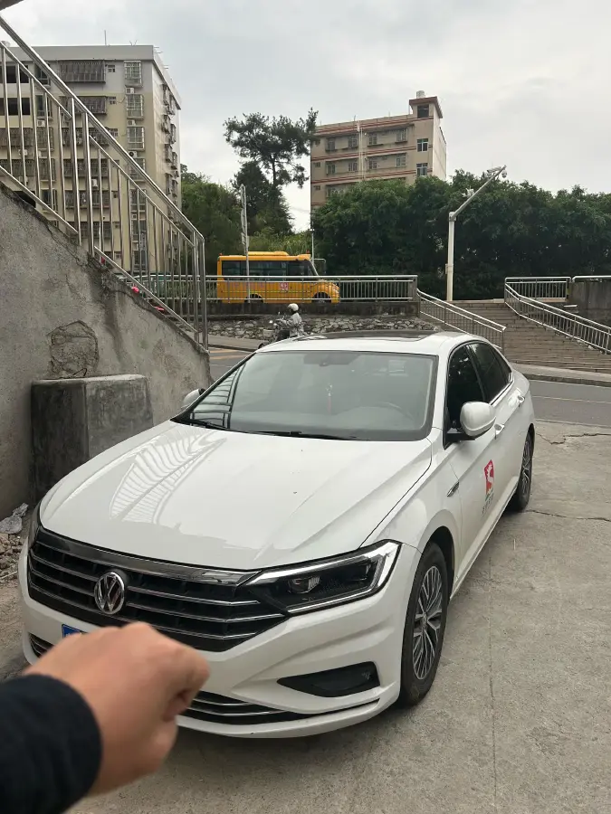 2019 Volkswagen Sagitar 1.2T 116HP L4 7DCT
