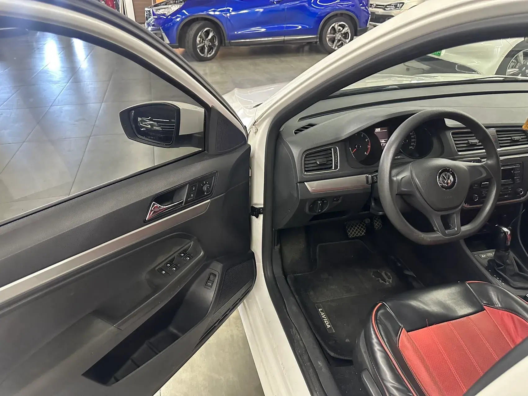 2017 VOLKSWAGEN LAVIDA thumbnail 4