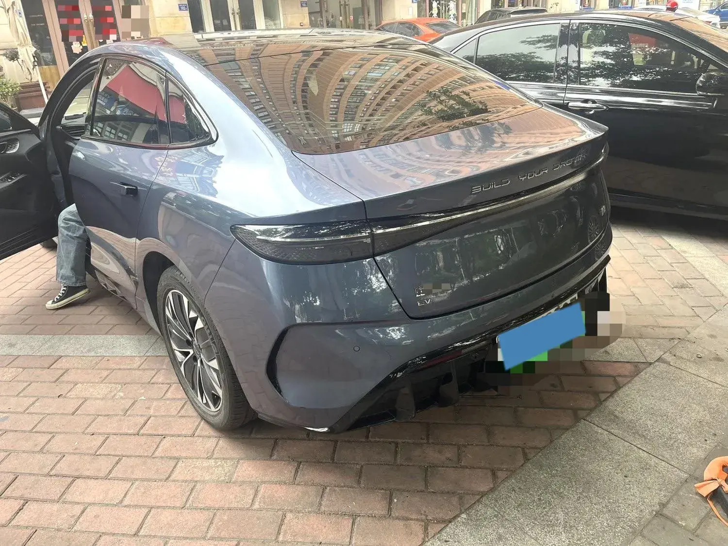 2023 BYD SEAL thumbnail 3