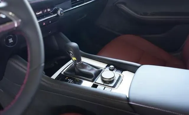 2022 Mazda 3 Axela 2.0L 158HP L4 6AT,autocango,china used car exporter,china ev exporter,chinese used car exporter,chinese used ev exporter