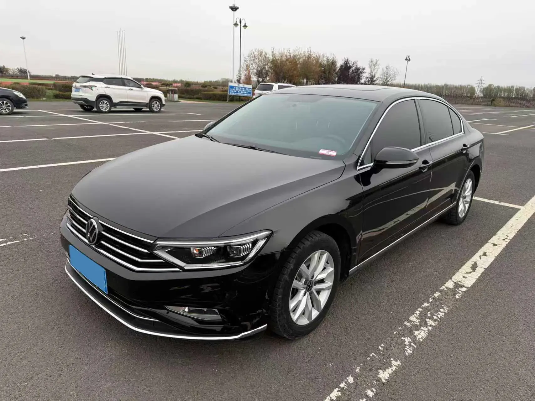 2020 VOLKSWAGEN MAGOTAN view 1