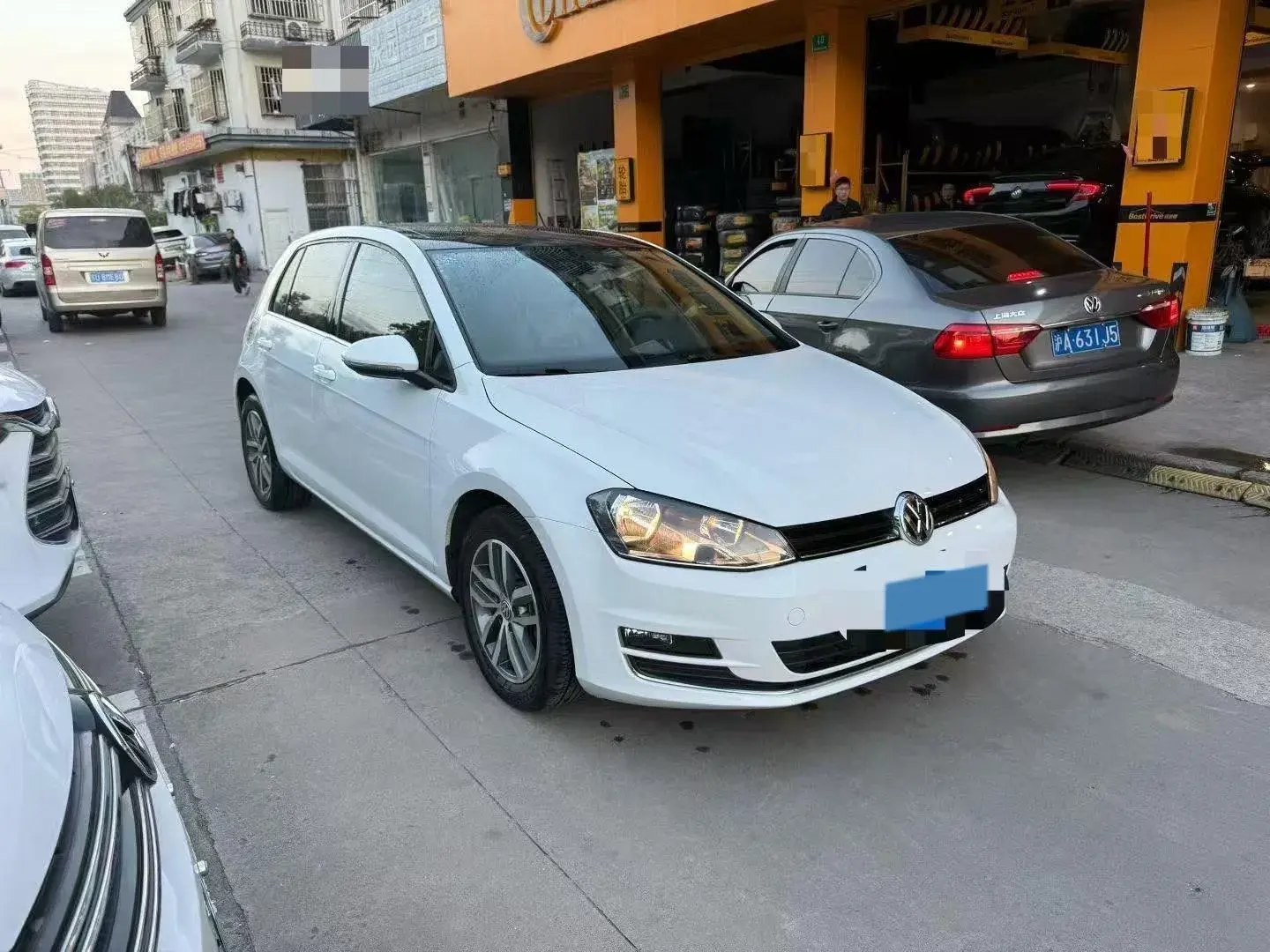 2016 VOLKSWAGEN GOLF thumbnail 3