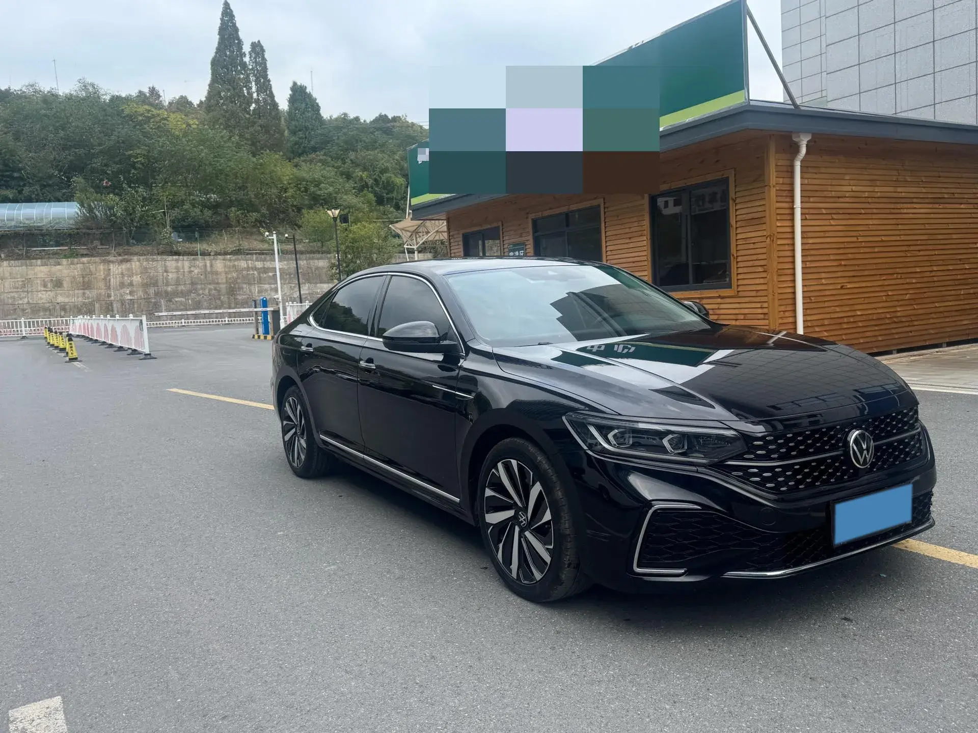 2021 VOLKSWAGEN PASSAT thumbnail 3