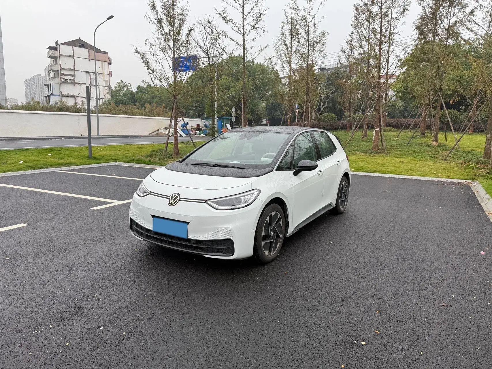 2025 VOLKSWAGEN ID.3 view 1