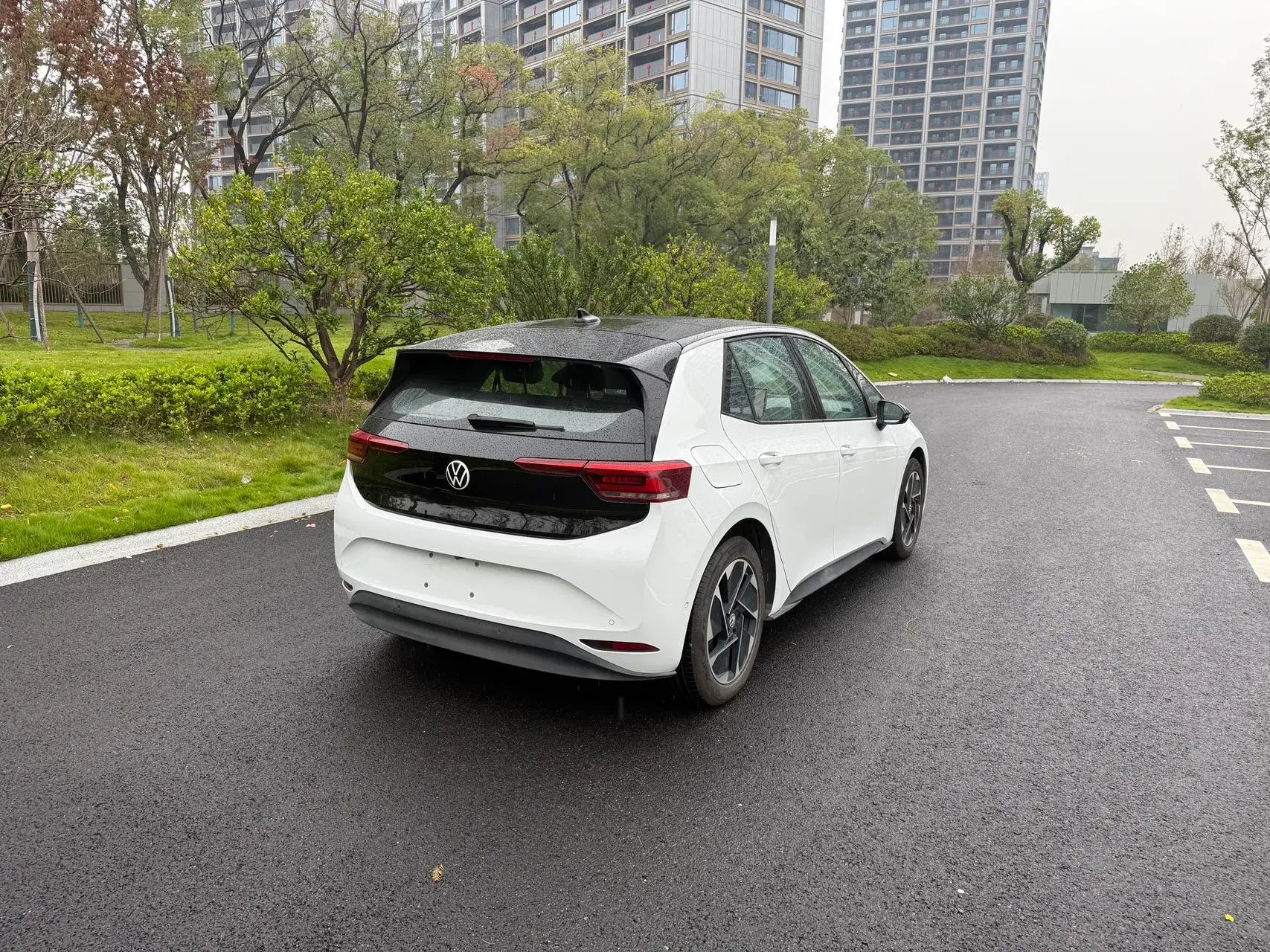 2025 VOLKSWAGEN ID.3 thumbnail 3