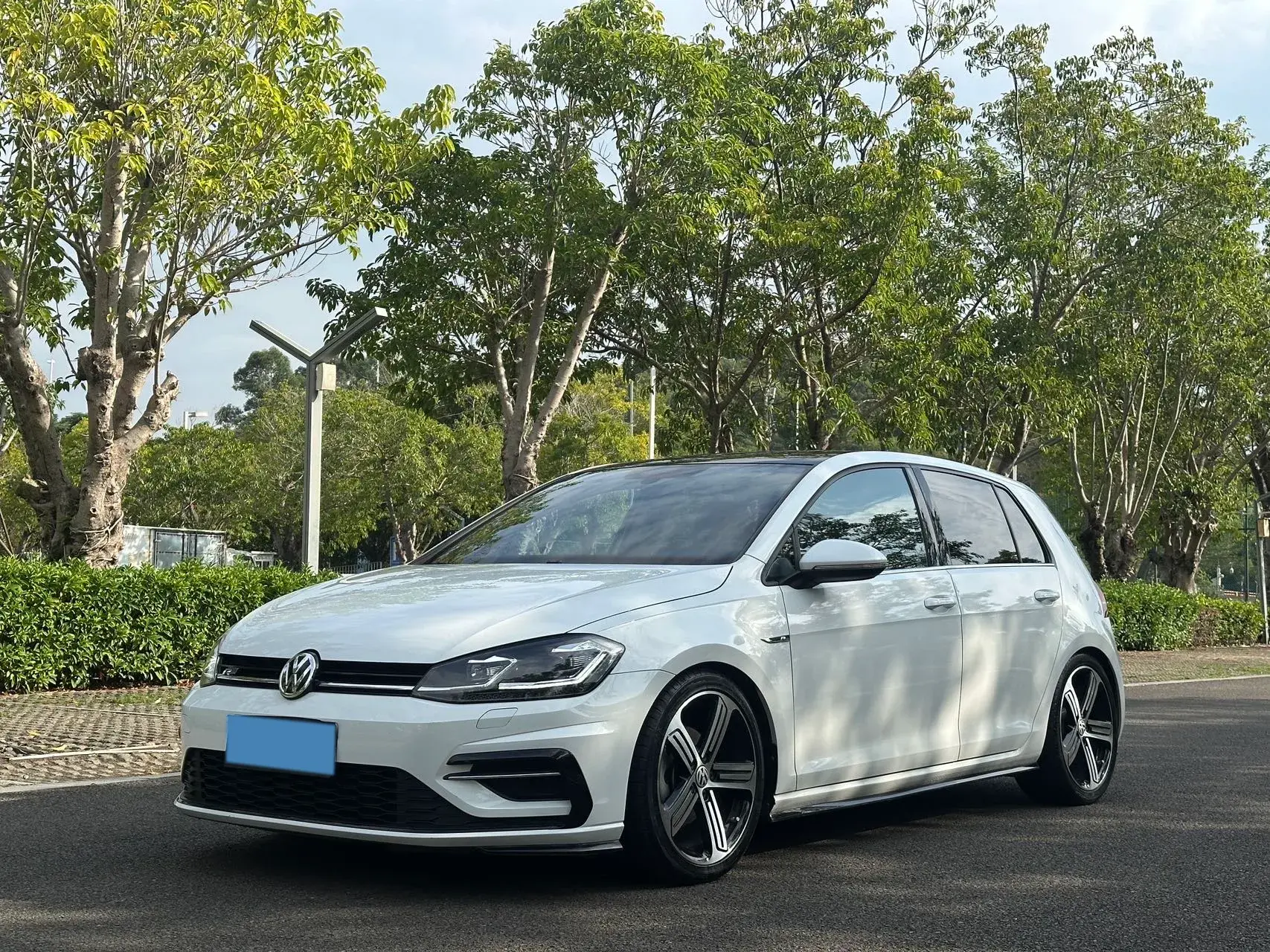 2020 VOLKSWAGEN GOLF view 1