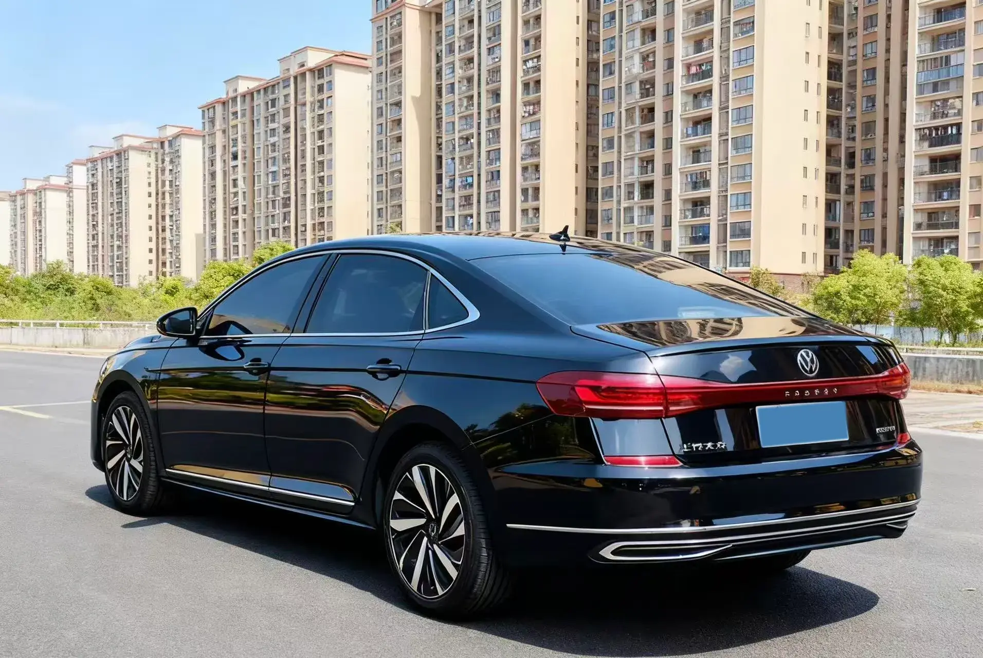 2022 VOLKSWAGEN PASSAT thumbnail 4
