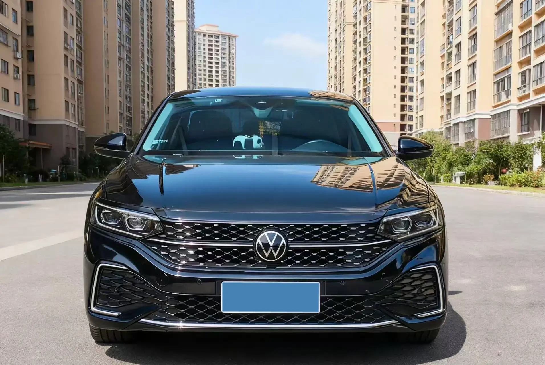 2022 VOLKSWAGEN PASSAT thumbnail 2