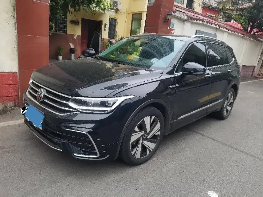 2023 Volkswagen Tiguan L 2.0T 186HP L4 7DCT