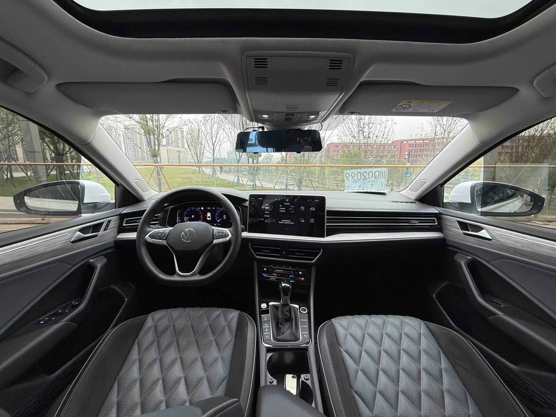 2023 VOLKSWAGEN SAGITAR thumbnail 4