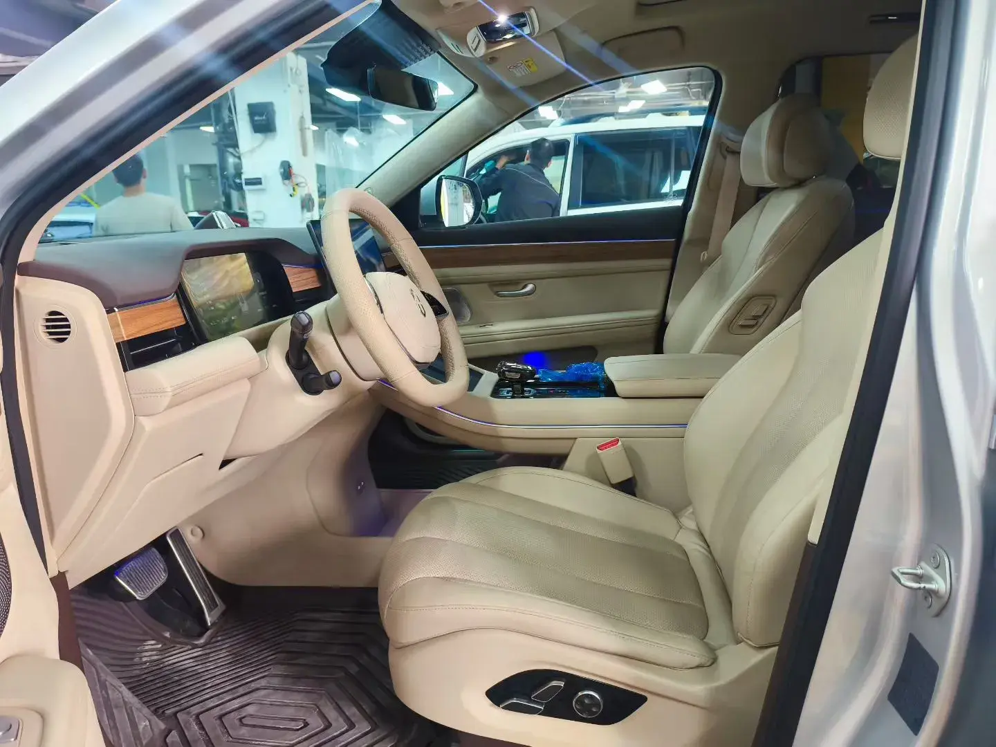 2024 AITO AITO thumbnail 4