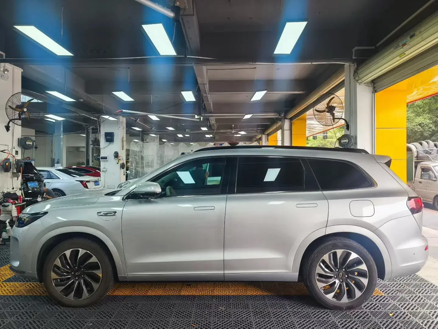 2024 AITO AITO thumbnail 3