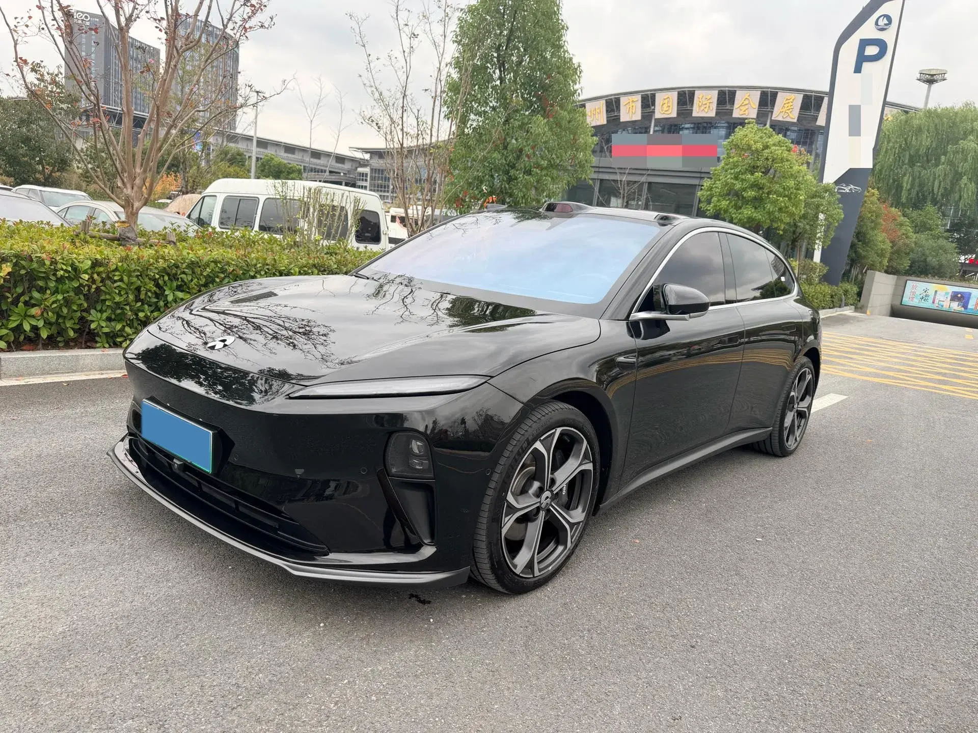 2023 NIO ET5T view 1