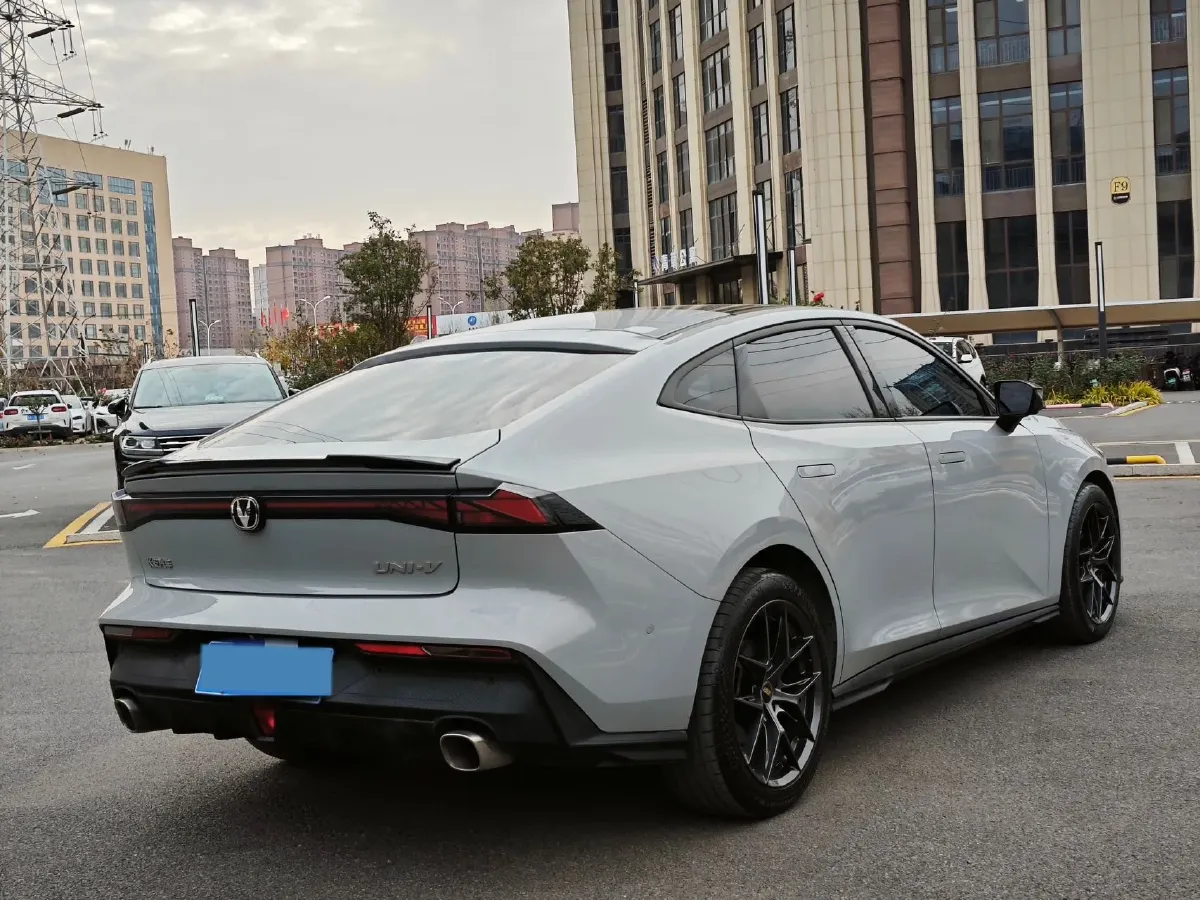 2022 ChangAn UNI-V 1.5T 188HP L4 7DCT,autocango,china used car exporter,china ev exporter,chinese used car exporter,chinese used ev exporter