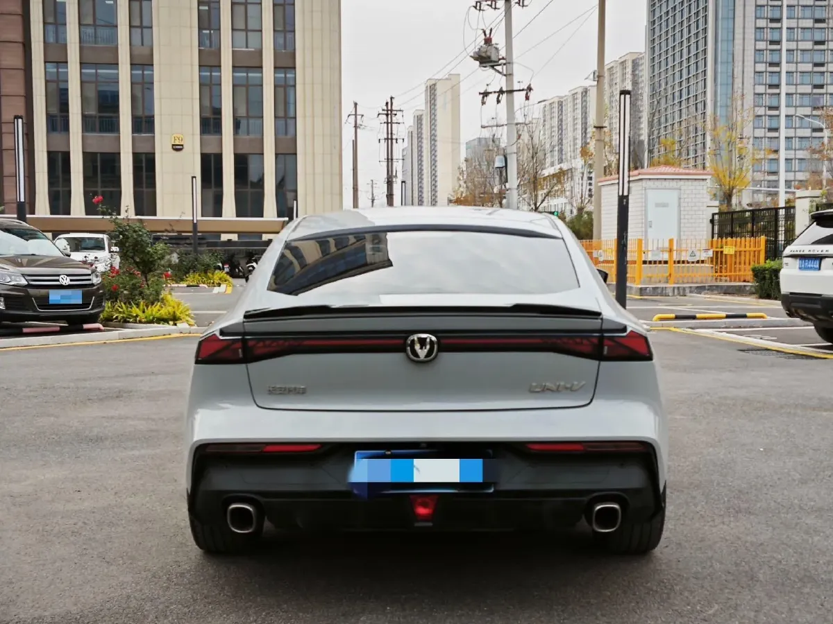 2022 ChangAn UNI-V 1.5T 188HP L4 7DCT,autocango,china used car exporter,china ev exporter,chinese used car exporter,chinese used ev exporter