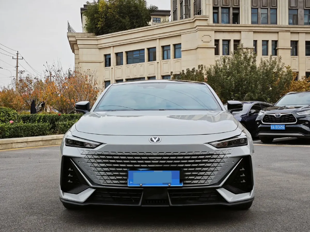 2022 ChangAn UNI-V 1.5T 188HP L4 7DCT,autocango,china used car exporter,china ev exporter,chinese used car exporter,chinese used ev exporter