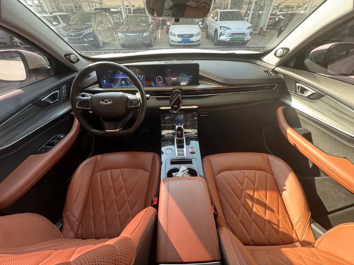 2022 Chery Tiggo 8 Plus 1.6T 197HP L4 7DCT,autocango,china used car exporter,china ev exporter,chinese used car exporter,chinese used ev exporter