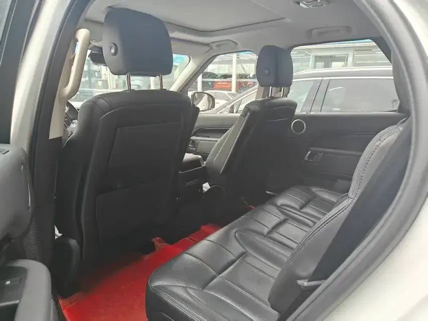 2018 LAND ROVER thumbnail 4