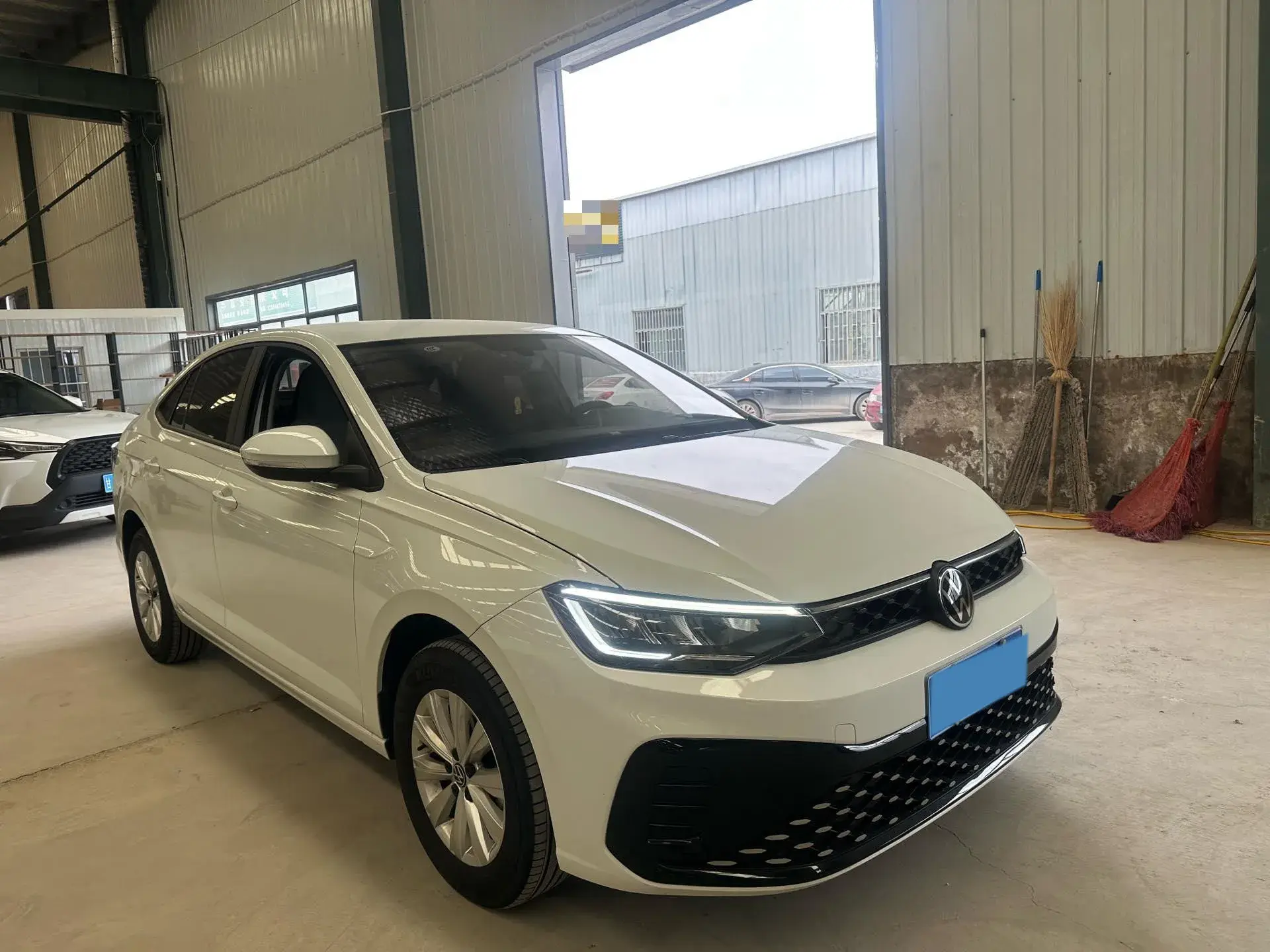 2023 VOLKSWAGEN LAVIDA thumbnail 3