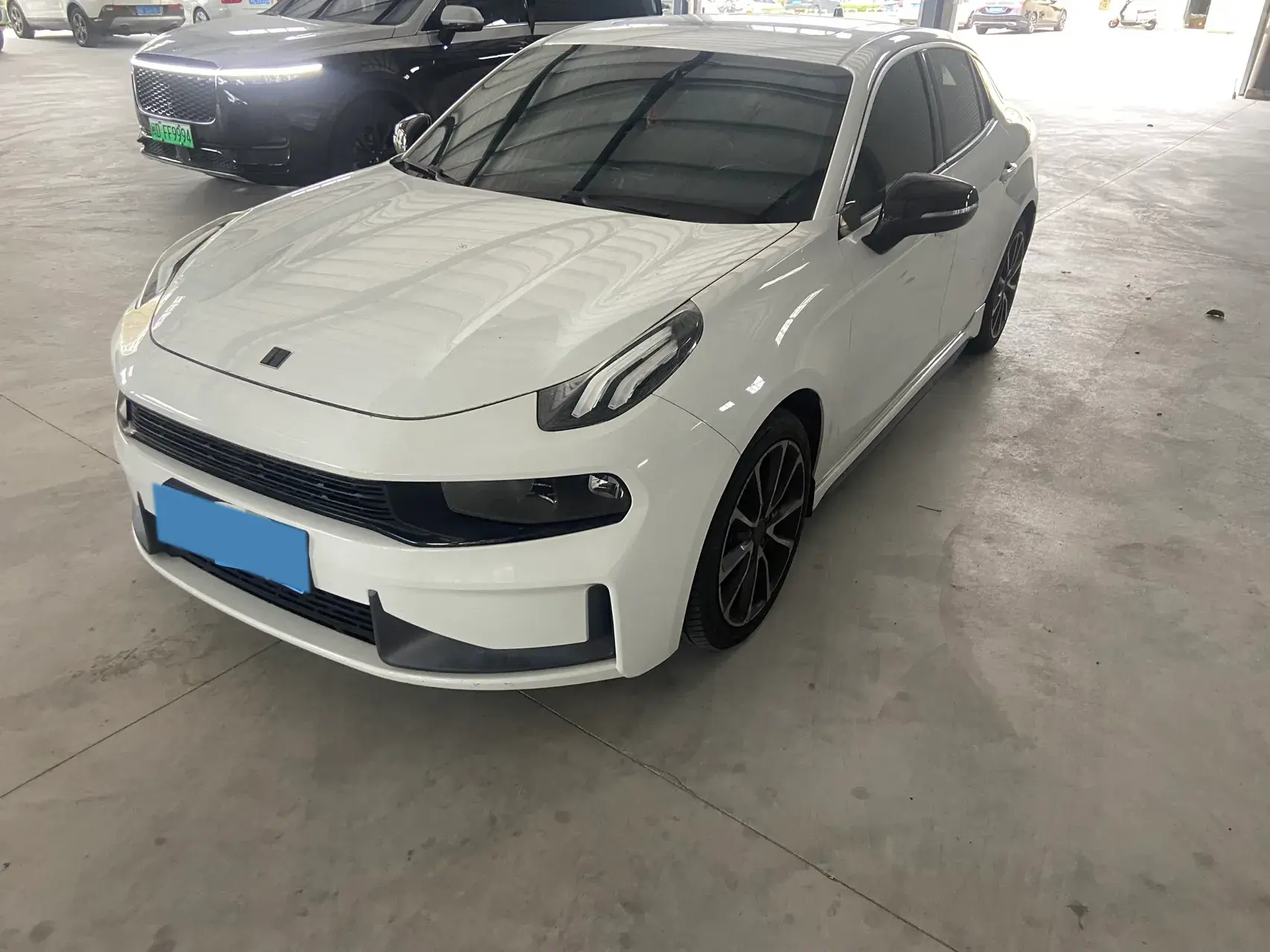 2018 LYNK&CO 03 view 1