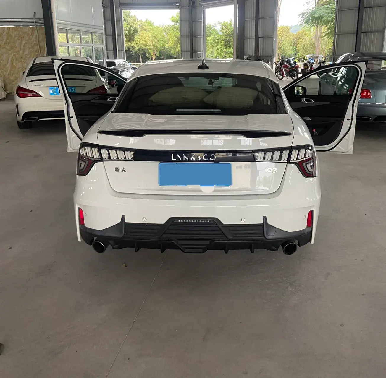 2018 LYNK&CO 03 thumbnail 3