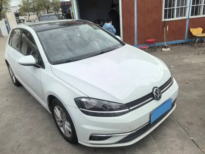 2019 VOLKSWAGEN GOLF thumbnail 3