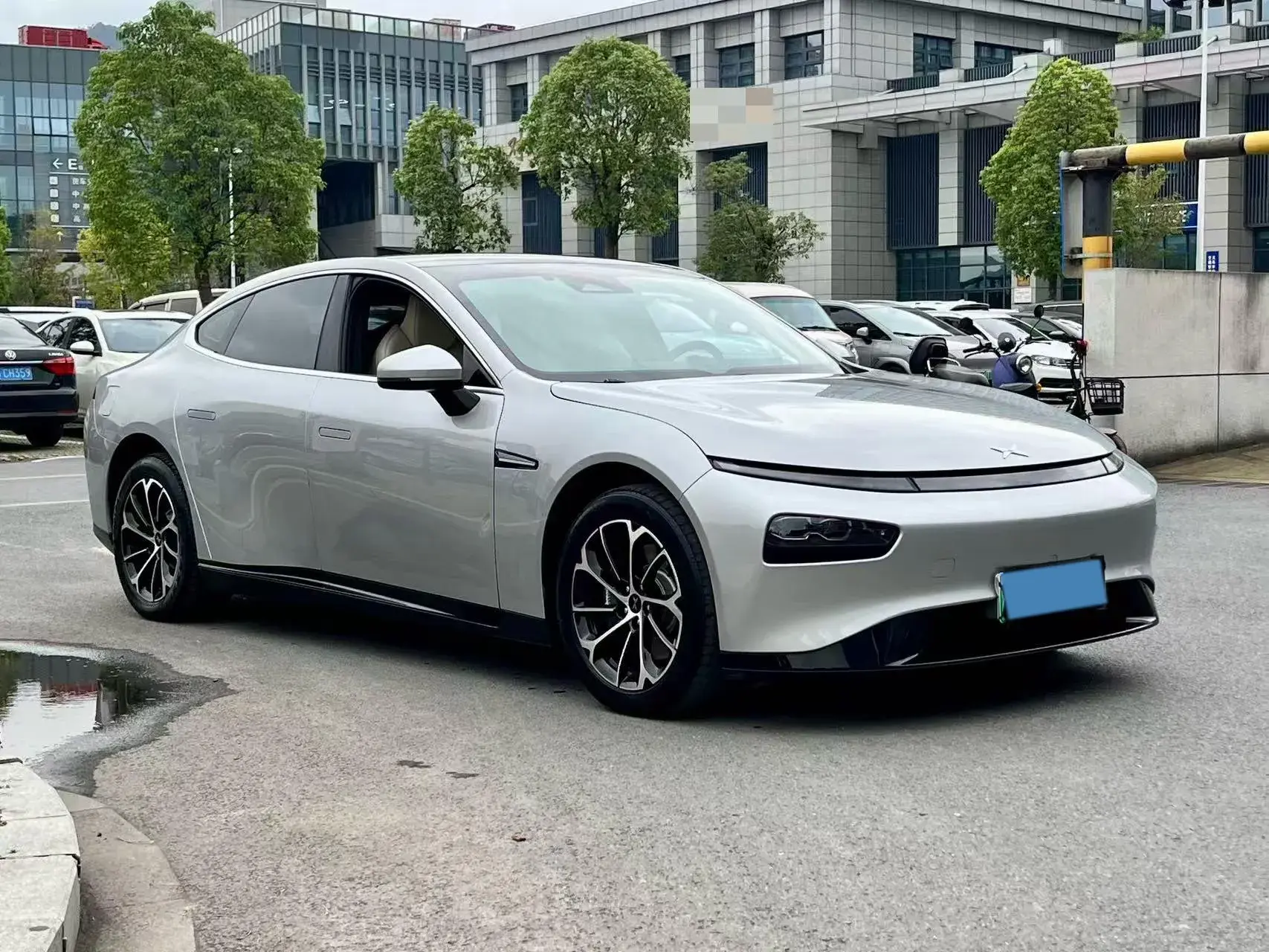 2021 XPENG P7 thumbnail 3