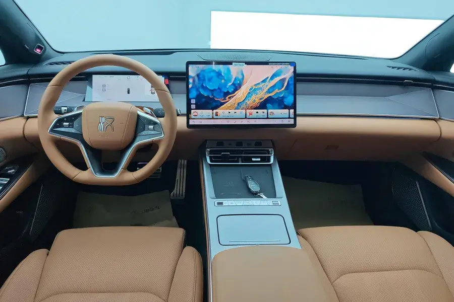 2025 BYD HANL thumbnail 4