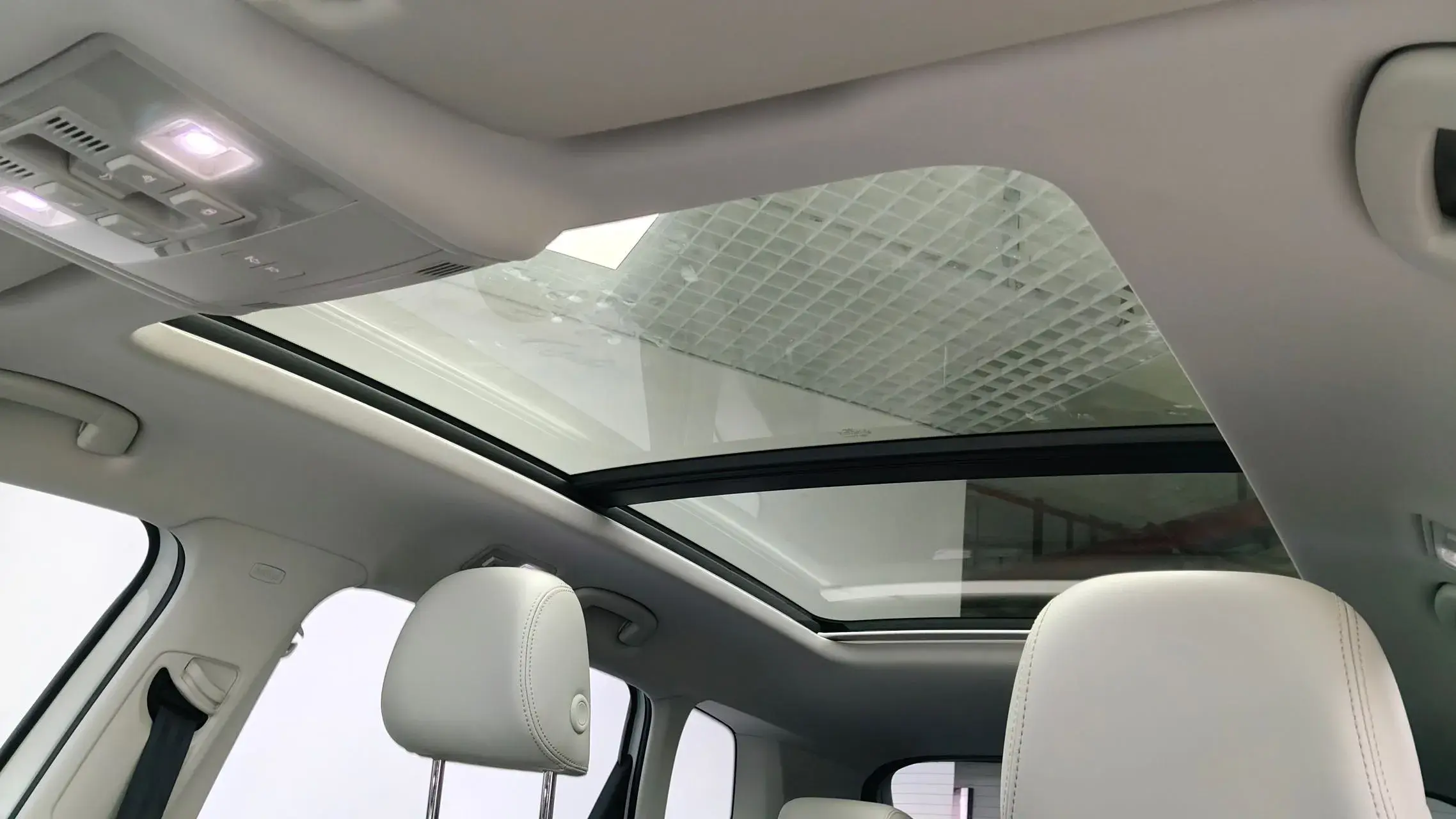 2023 VOLKSWAGEN THARU thumbnail 4