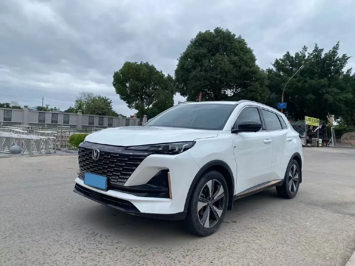 2022 ChangAn CS75 Plus 1.5T 178HP L4 6AT,autocango,china used car exporter,china ev exporter,chinese used car exporter,chinese used ev exporter